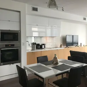 Apartment Downtown Luxurious Stylish 3 Bedroom 3 Bath 2 Balconies Near Rogers Centre Lakeview, Toronto