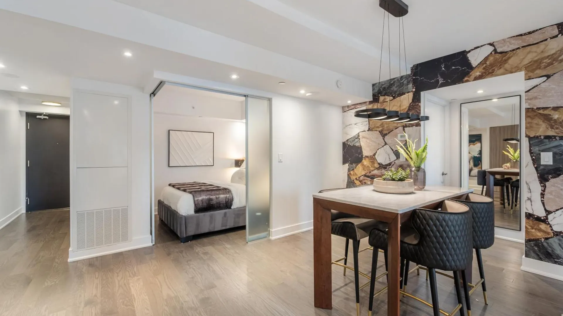 Regis Suites - Downtown Toronto - Cn Tower & Rogers Centre